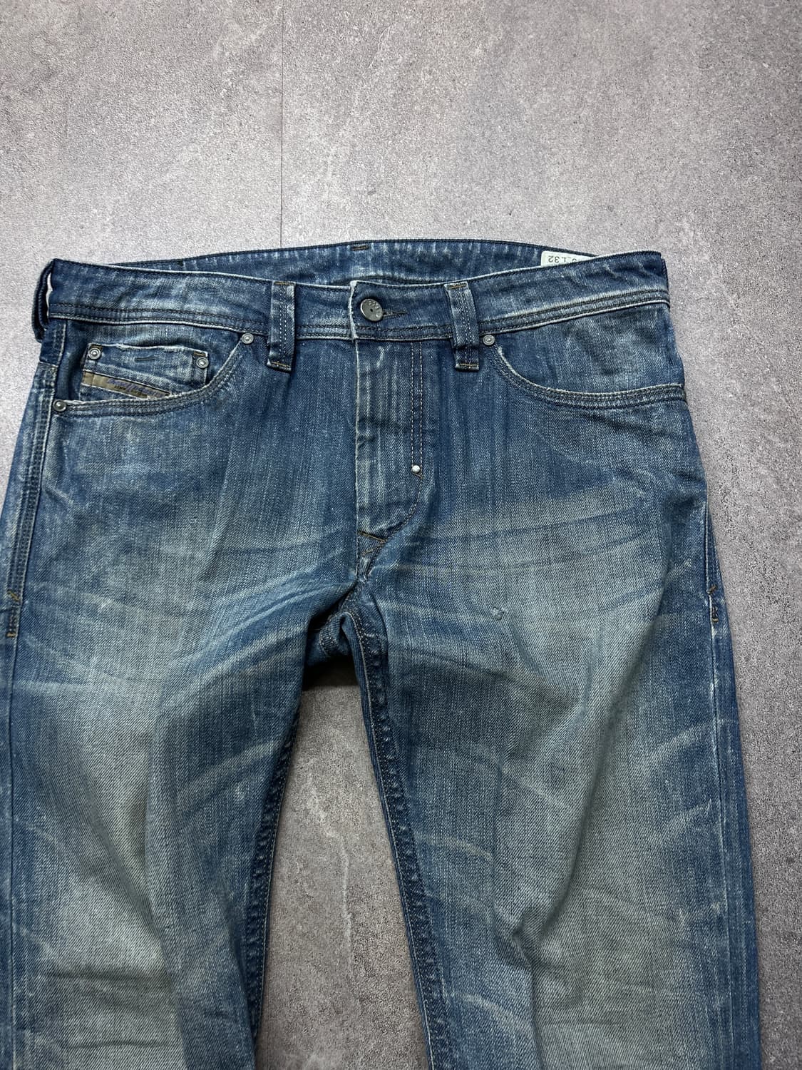 디젤 Thanaz 디스트레스드 워싱 데님 상품이미지4