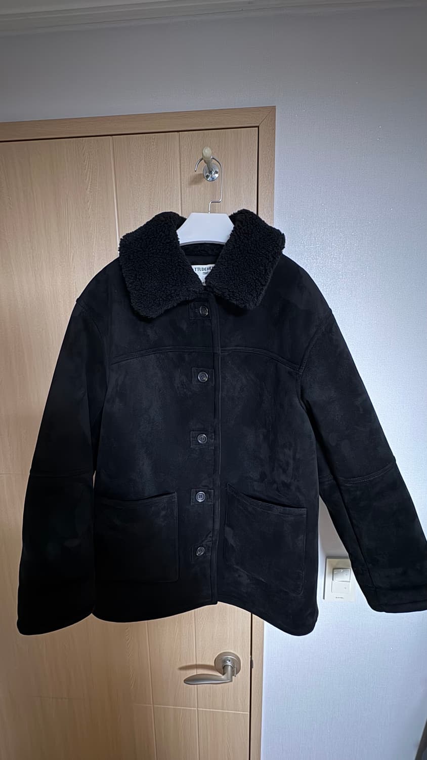 TEDDY COLLAR BUTTON MUSTANG_BLACK 상품이미지1