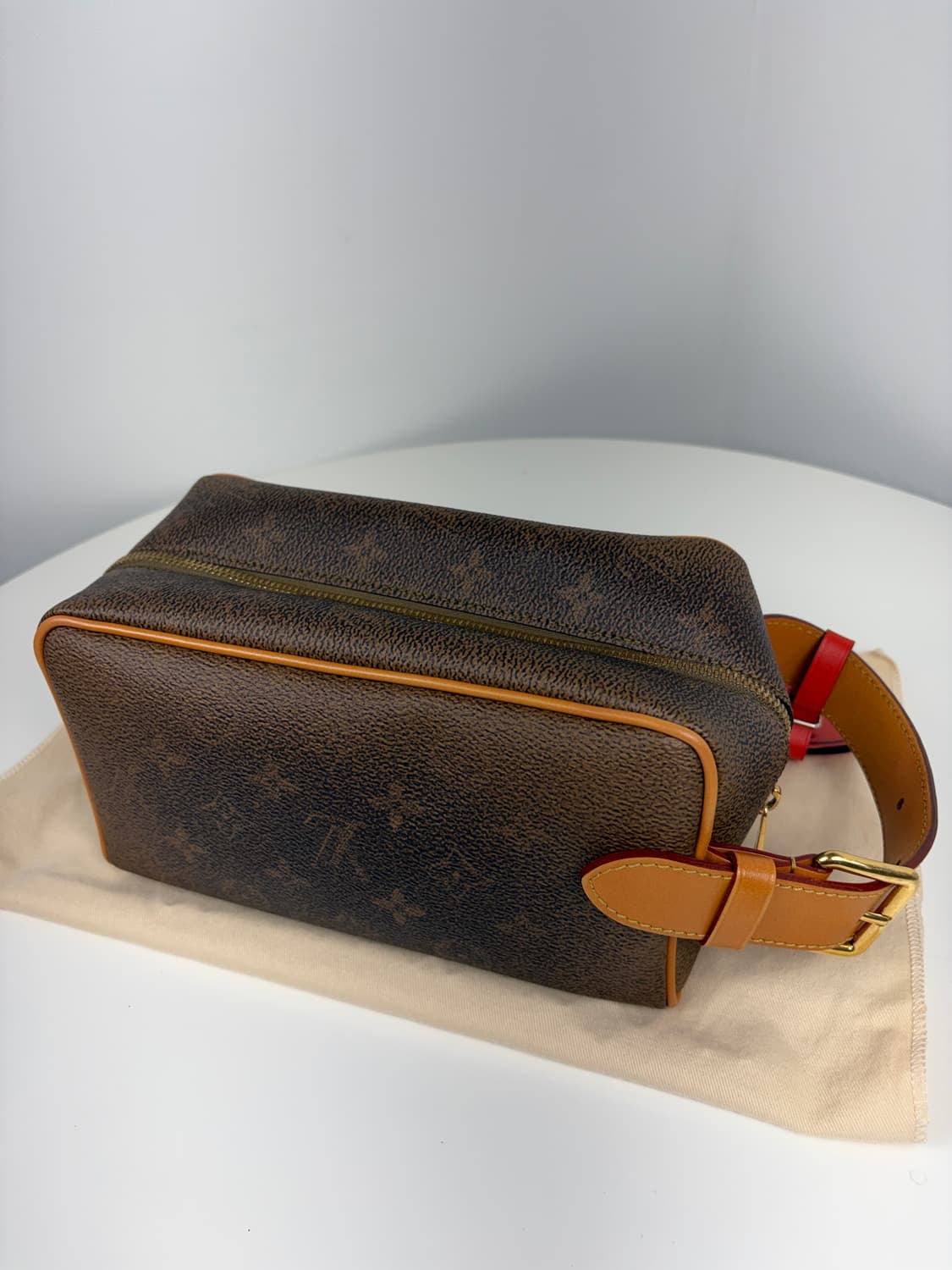 루이비통 M11765 락커 도프키트 파우치 상품이미지6