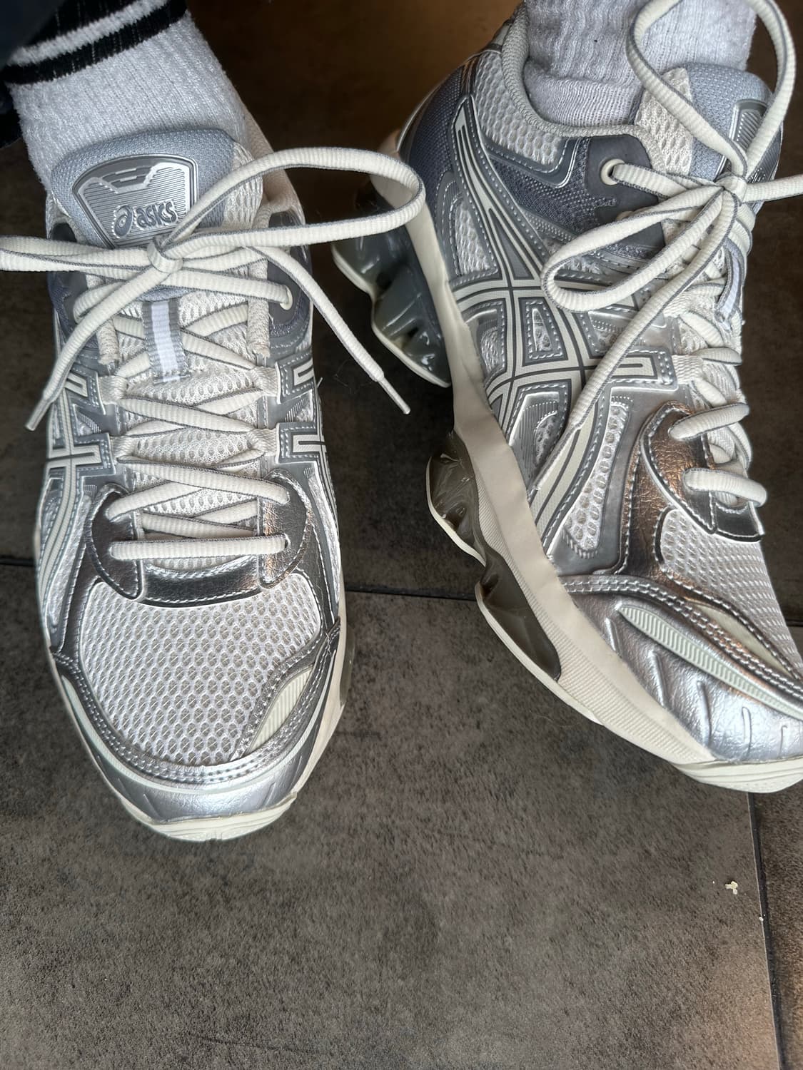 아식스 젤 퀀텀 키네틱 그레이 275mm 상품이미지10