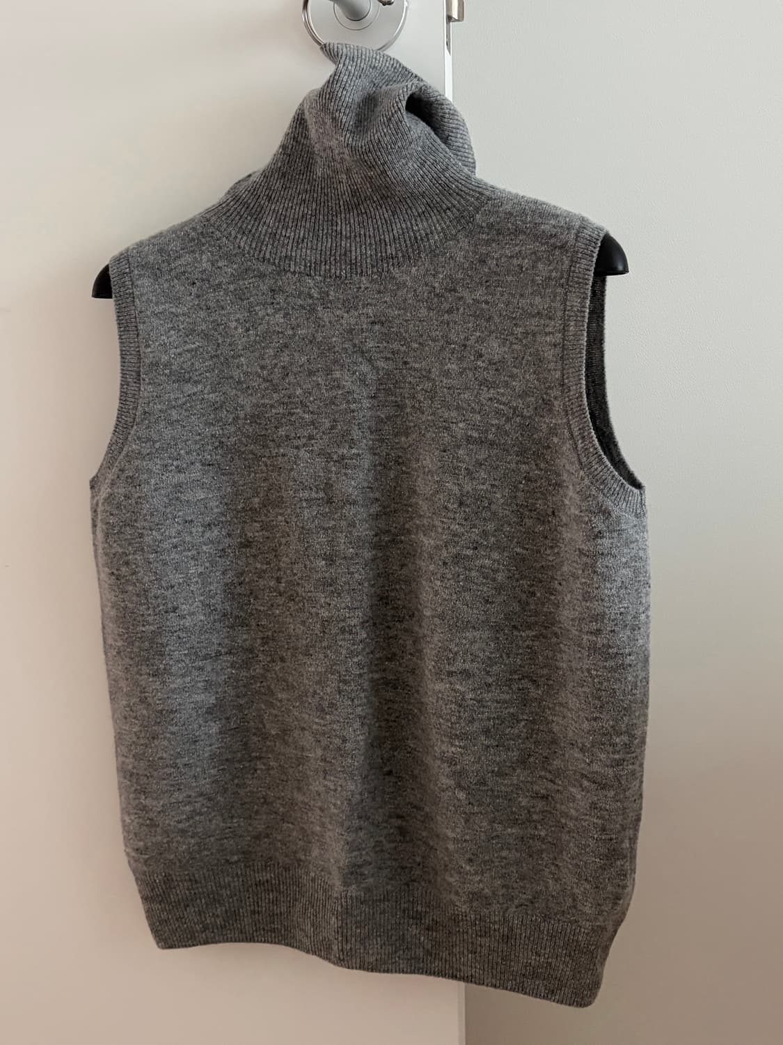 (새상품) 캐시미어 케리에르 하이넥 슬리브스 니트 탑 상품이미지1