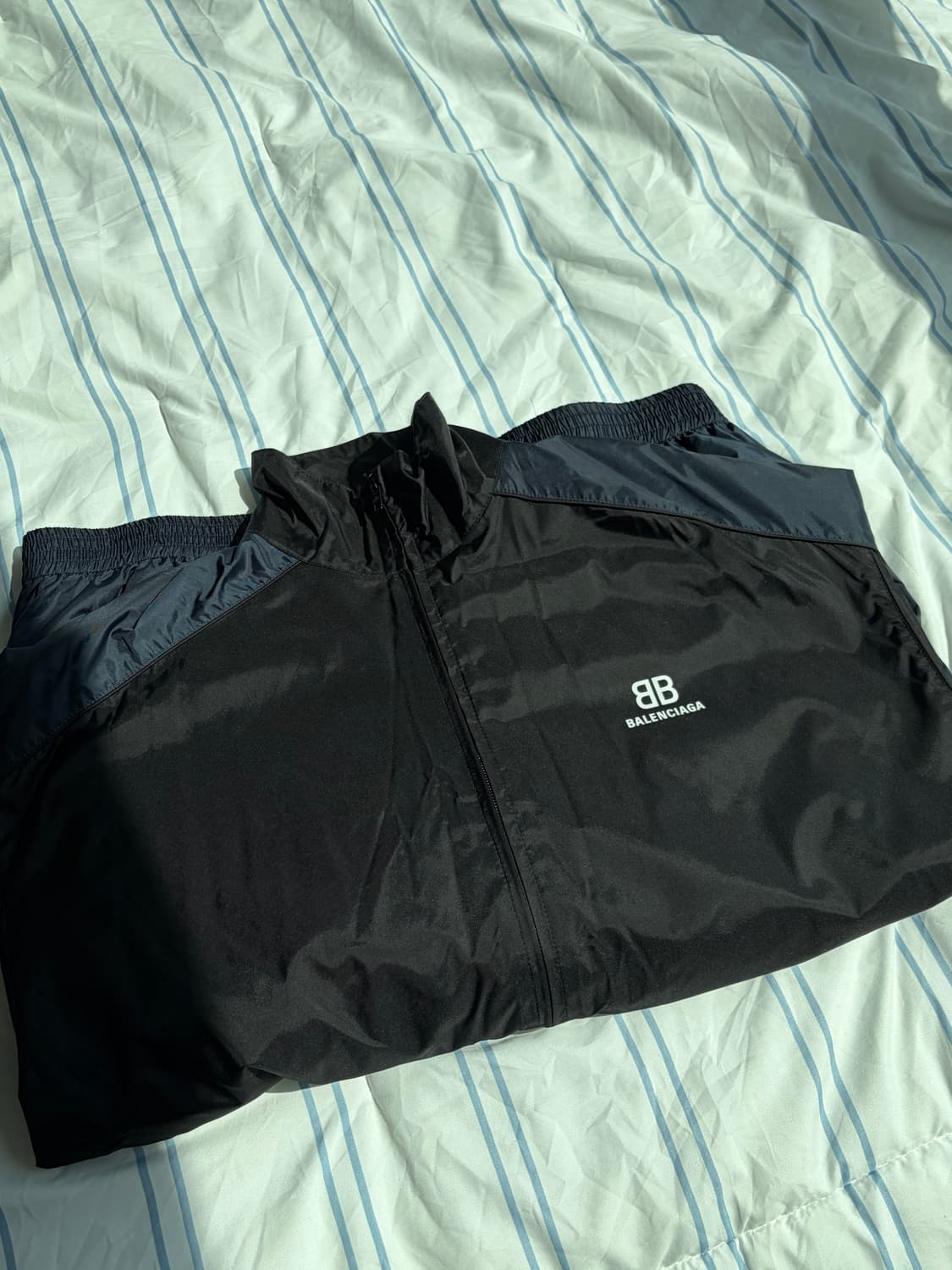 [46/105-110] 발렌시아가 블루블랙 트랙자켓 상품이미지4