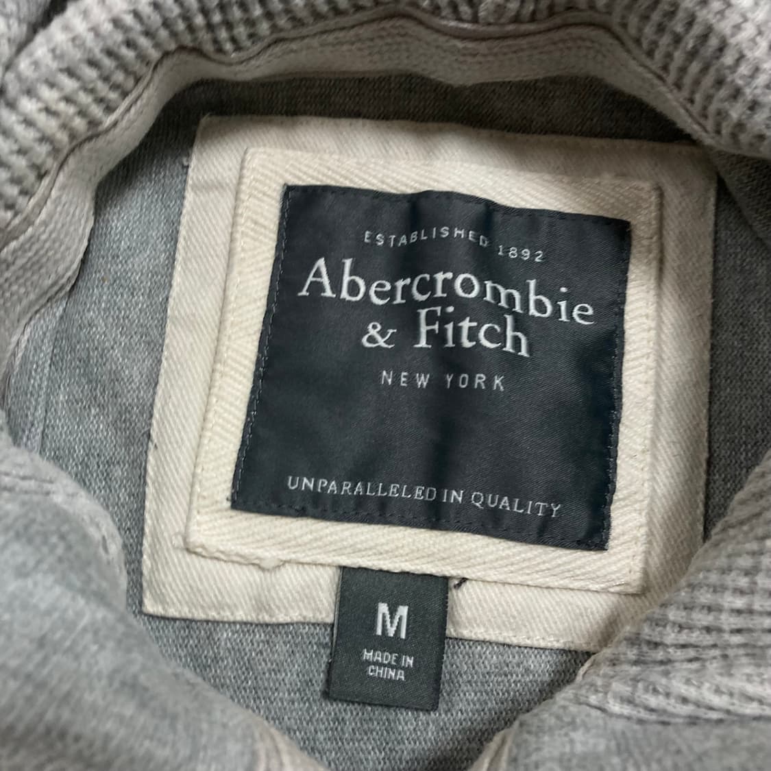 아베크롬비 y2k 스몰 로고 그레이 후드티 상품이미지3