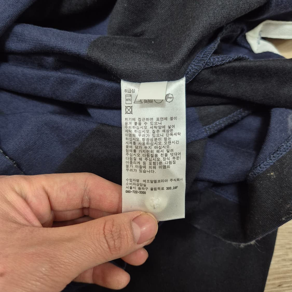 유니클로 JW앤더슨 콜라보 배색 스트라이프 반팔 카라티 M(95) 상품이미지6