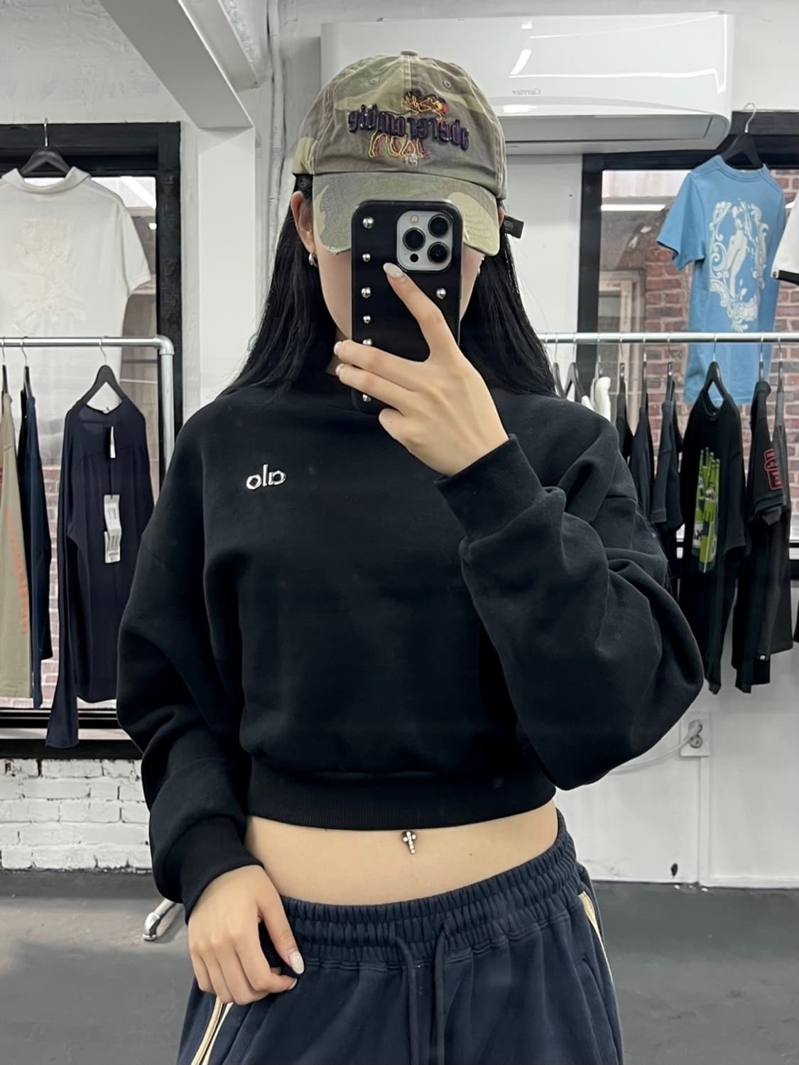 Alo Yoga 크롭 맨투맨 상품이미지3