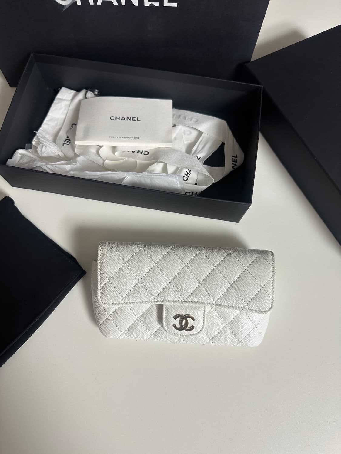 샤넬 선글라스백 화이트 (31번대) 상품이미지1