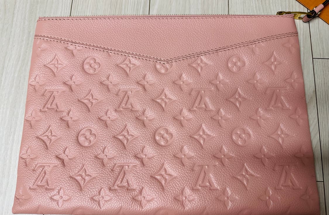 루이비통 앙프레뜨 클러치 핑크(국내 미발매 색상) 상품이미지2