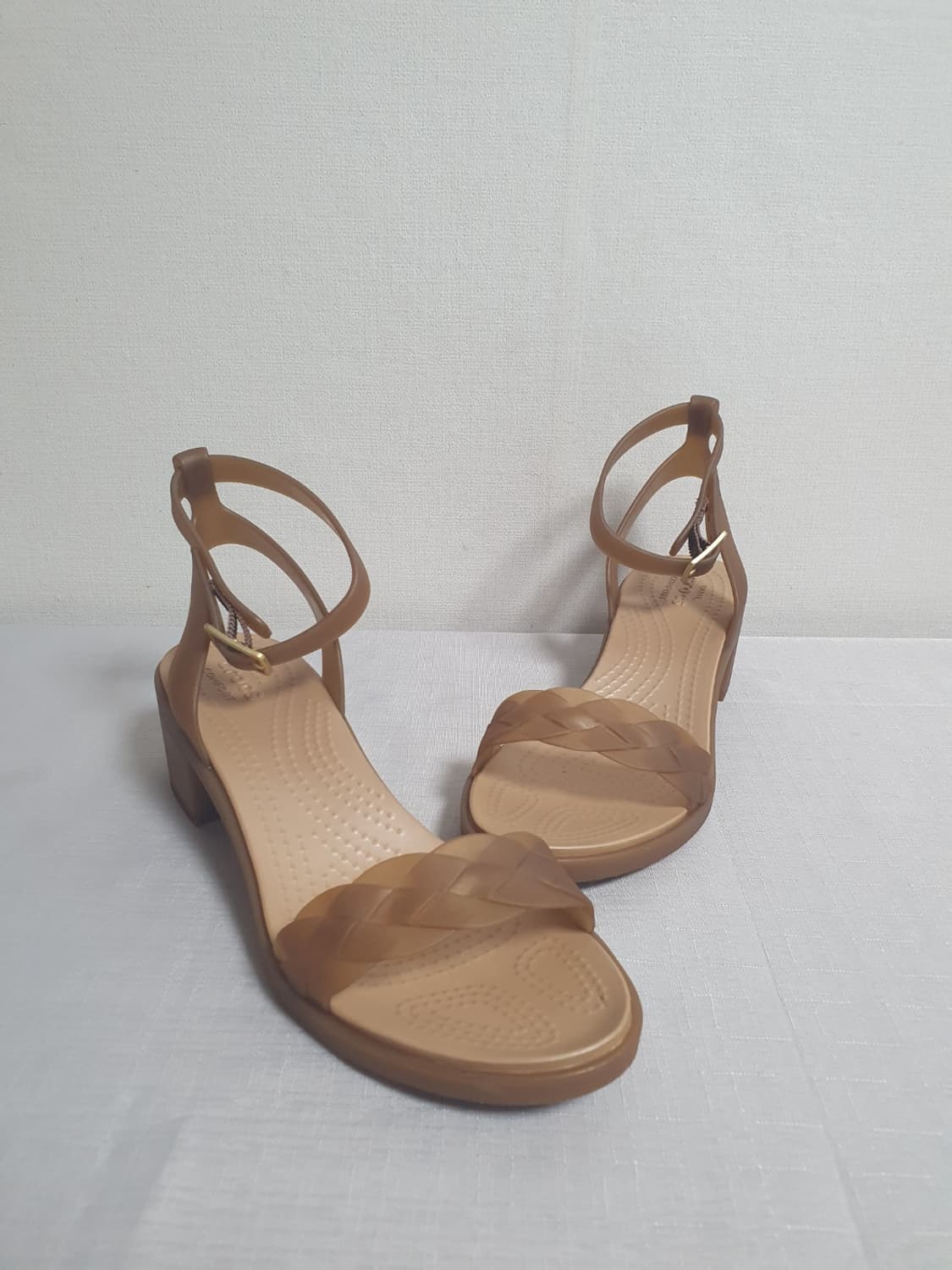 크록스 이자벨라 블록힐 샌들 브론즈 240mm 상품이미지5