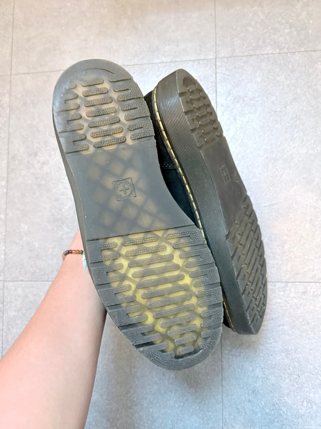 닥터마틴 6홀 단테 스웨이드 블랙  상품이미지3