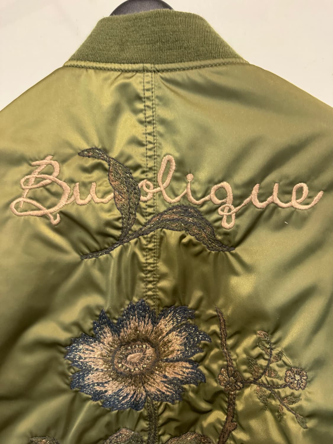 비꼴리끄 뒷판 자수 자켓 상품이미지9