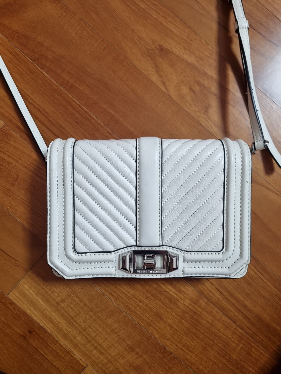 레베카 밍코프 화이트 레더 퀼팅 크로스백 상품이미지2