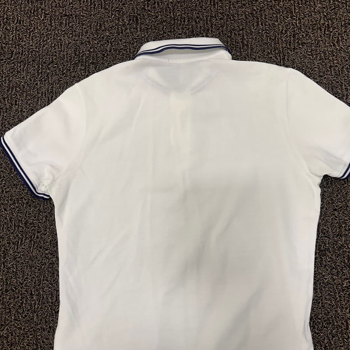 몽클레어 여성 폴로 카라티 반팔티셔츠 화이트 국내매장판 S 상품이미지5