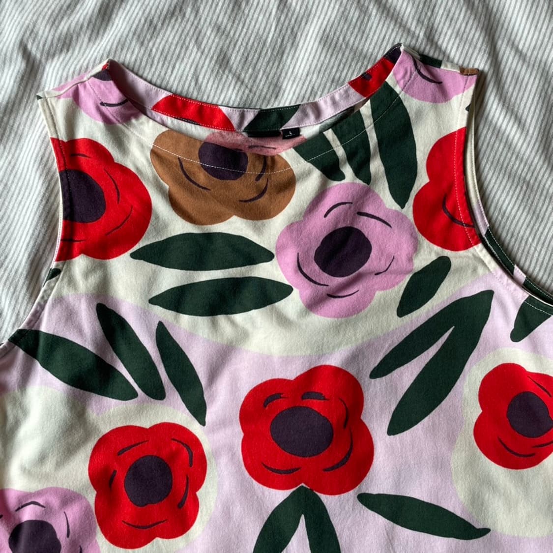 마리메꼬xUNIQLO 플라워 프린트 슬리브리스 탑 상품이미지3