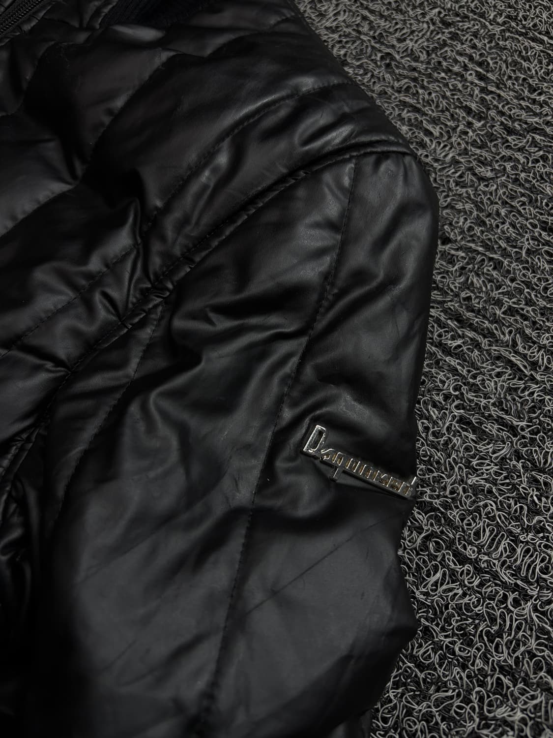 디스퀘어드 y2k 올드스쿨 글로시 크롭 패딩 자켓 1906 상품이미지3