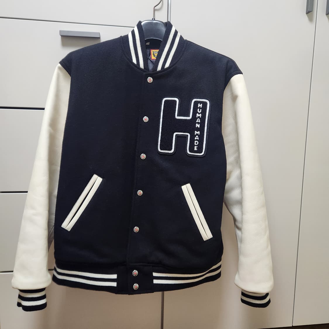 [서울 스토어 한정/L사이즈] 휴먼메이드 진도 바시티 자켓  상품이미지2