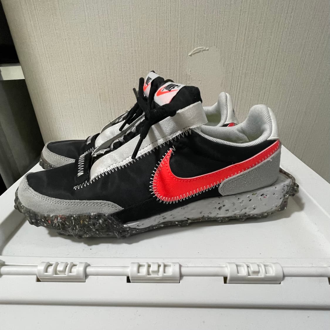 [무배] 나이키 우먼스 와플 레이서 크레이터 하이퍼 크림슨 운동화 상품이미지3