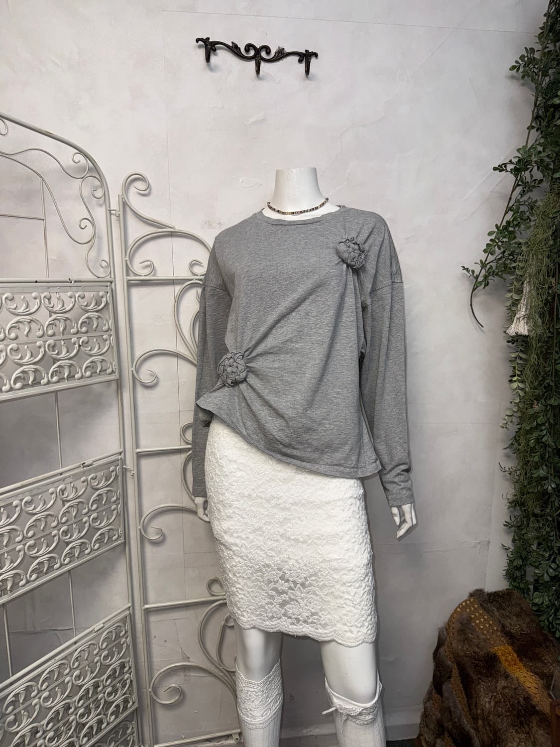 & Other Stories floral appliqué top grey 상품이미지3