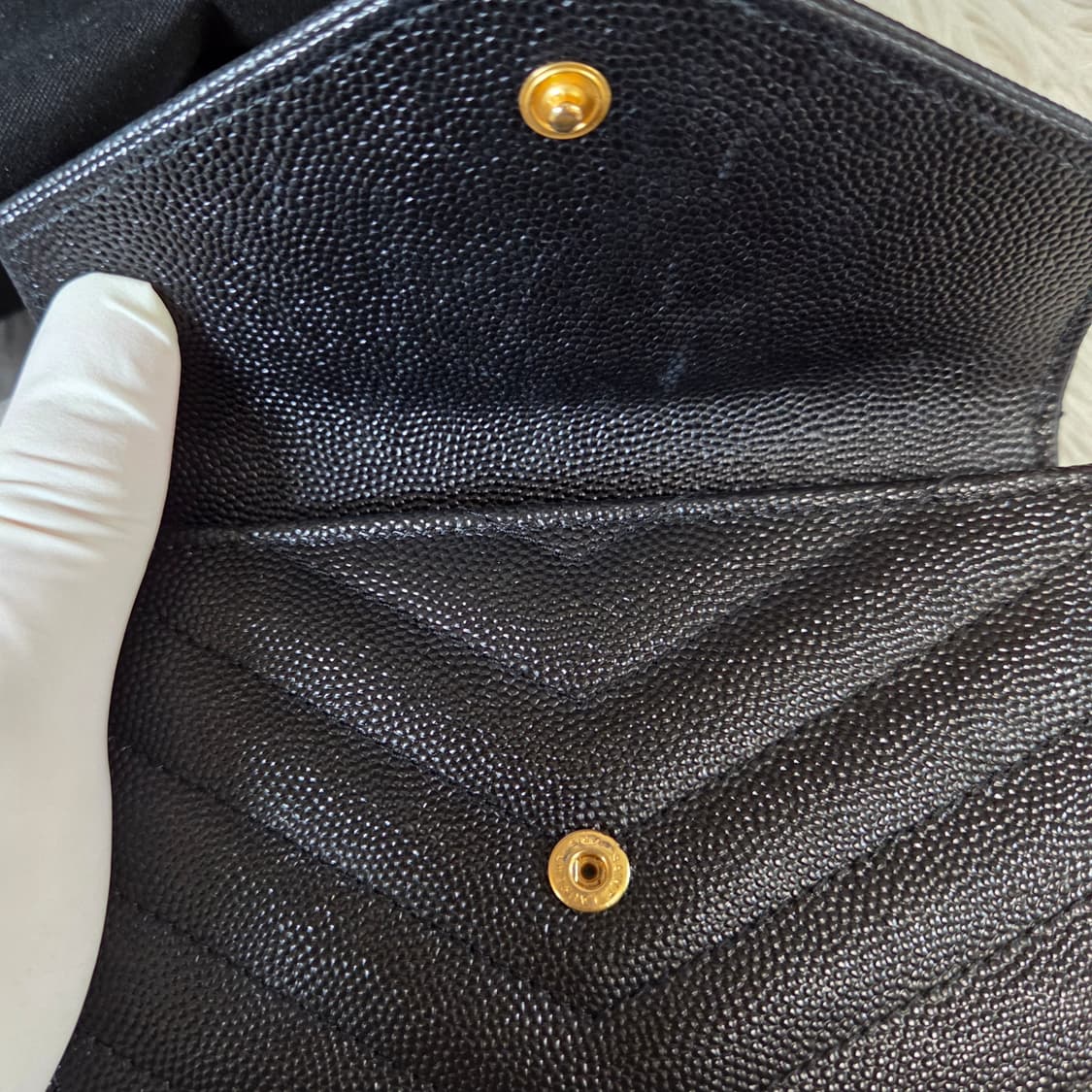 [정품] 생로랑 마틀라세 엔벨로프 지갑 상품이미지4