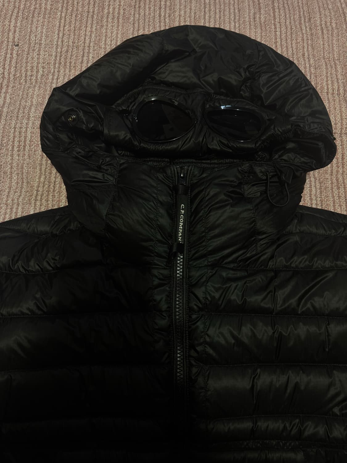 cp컴퍼니 dd쉘 고글 다운 경량패딩 23fw 50사이즈 L 상품이미지1