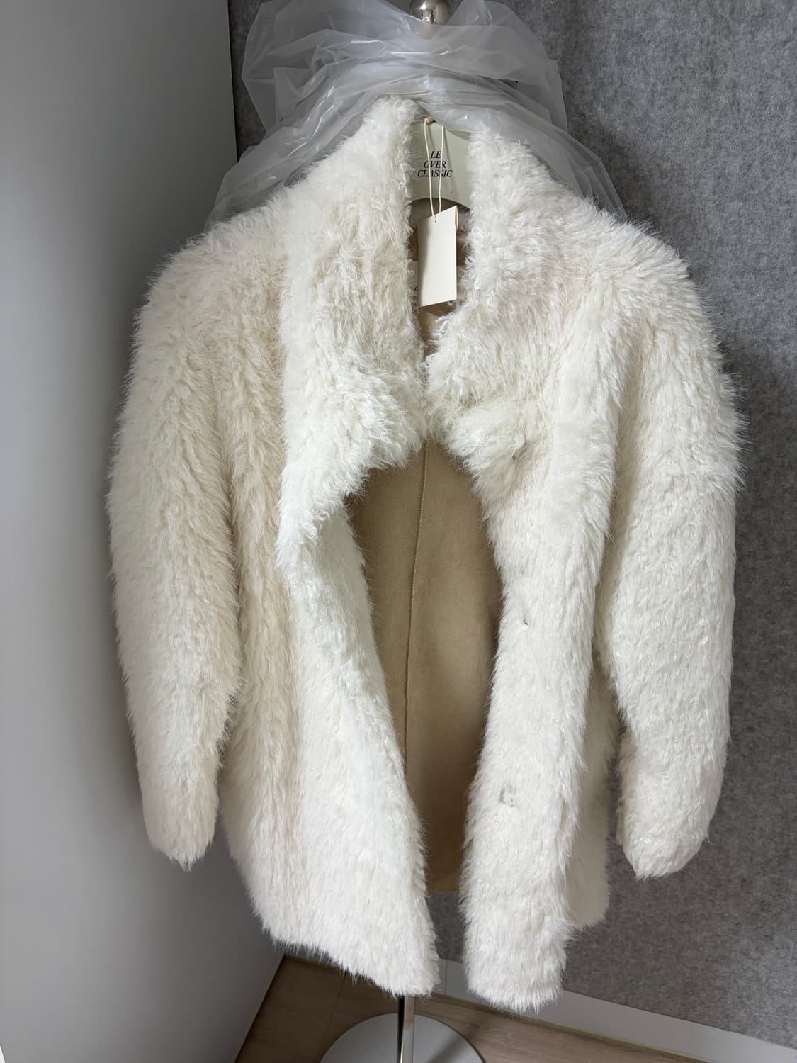 르오버클래식 오버 퍼 자켓 아이보리 상품이미지5