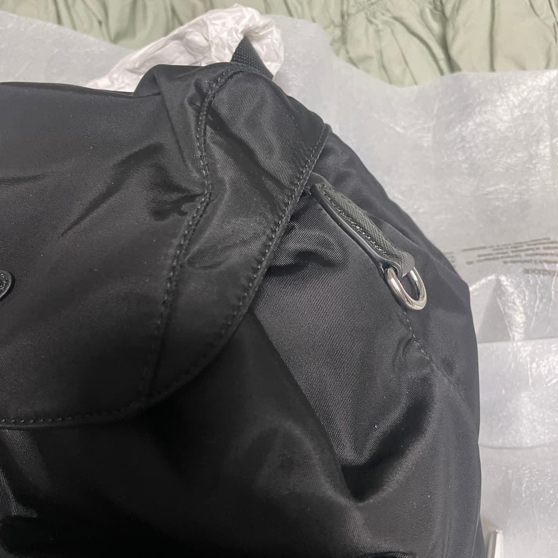 프라다 백팩 미디움 신상 새상품 쇼핑백 더스트백포함 상품이미지3