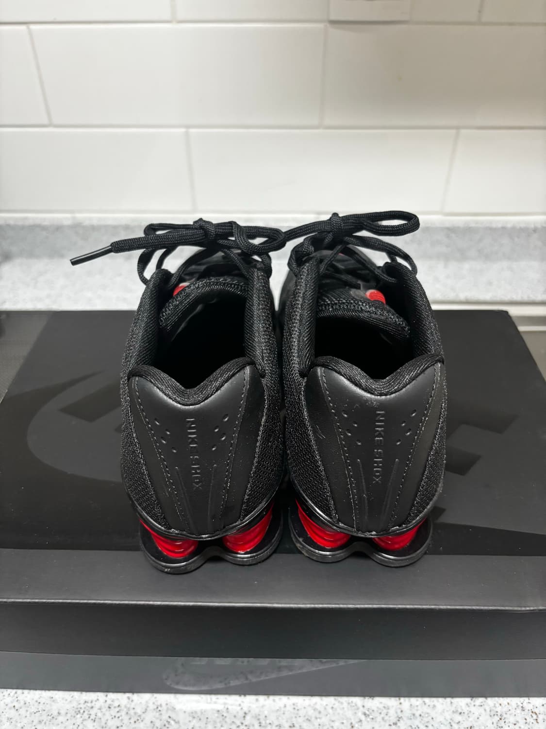 나이키 샥스 Z 블랙 유니버시티 우먼 판매합니다 상품이미지3