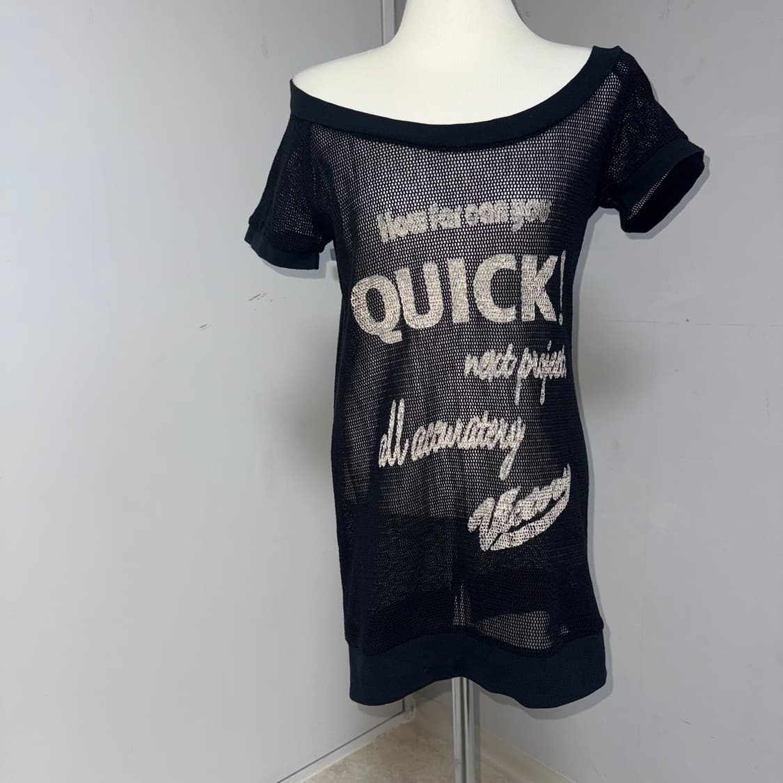 망사 레터링 오프숄더 펑크티  상품이미지2