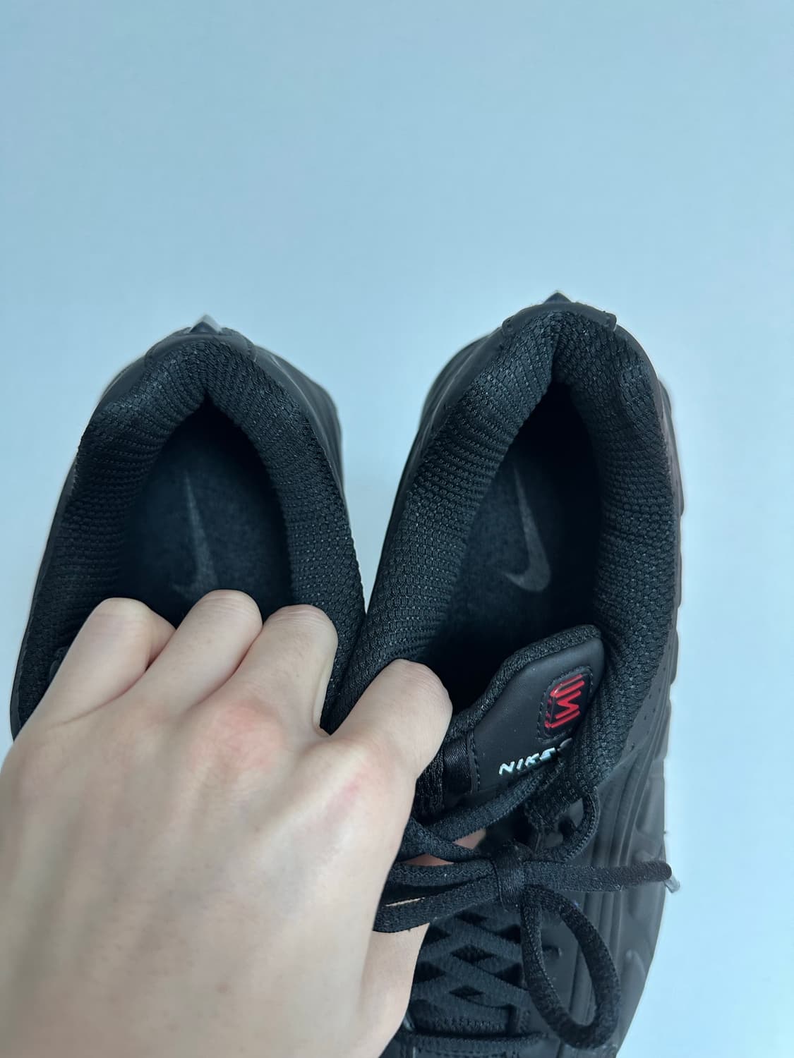 나이키 샥스 r4 트리플 블랙 노박스 HQ1988-001 상품이미지5