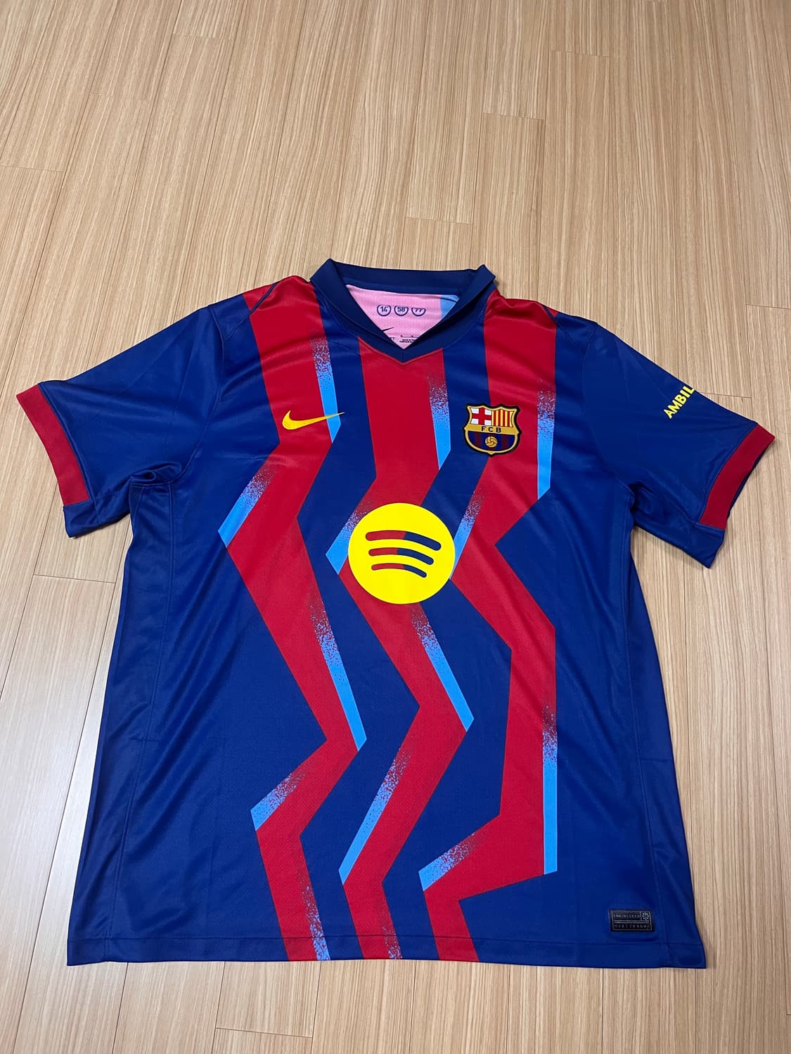 25/26 바르셀로나 4th 레반도프스키 정품 상품이미지1