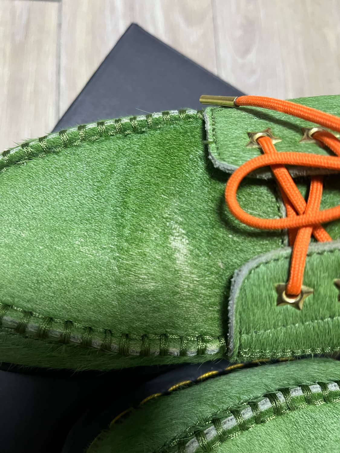 닥터마틴 x 어웨이크 NY 로웰 헤어 온 레더 목 토 슈즈 그린 상품이미지5