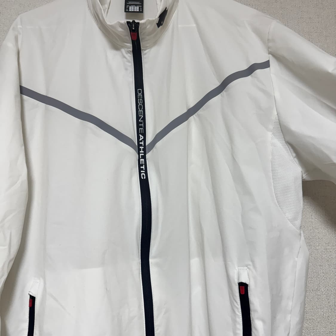 데상트 바람막이 2XL 팝니다! 상품이미지4