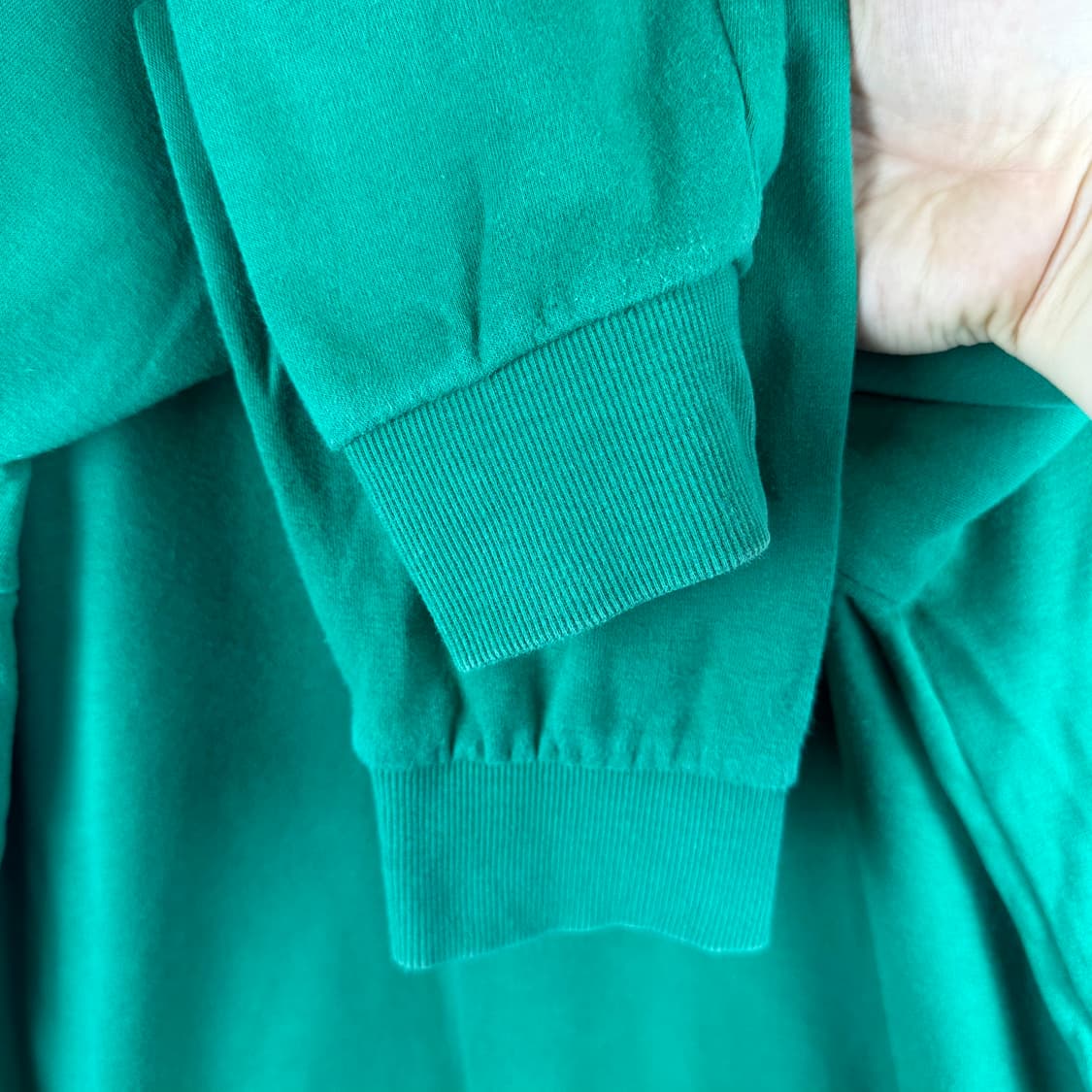 (무료배송)2XL) 게스 삼각로고 맨투맨 그린 상품이미지4