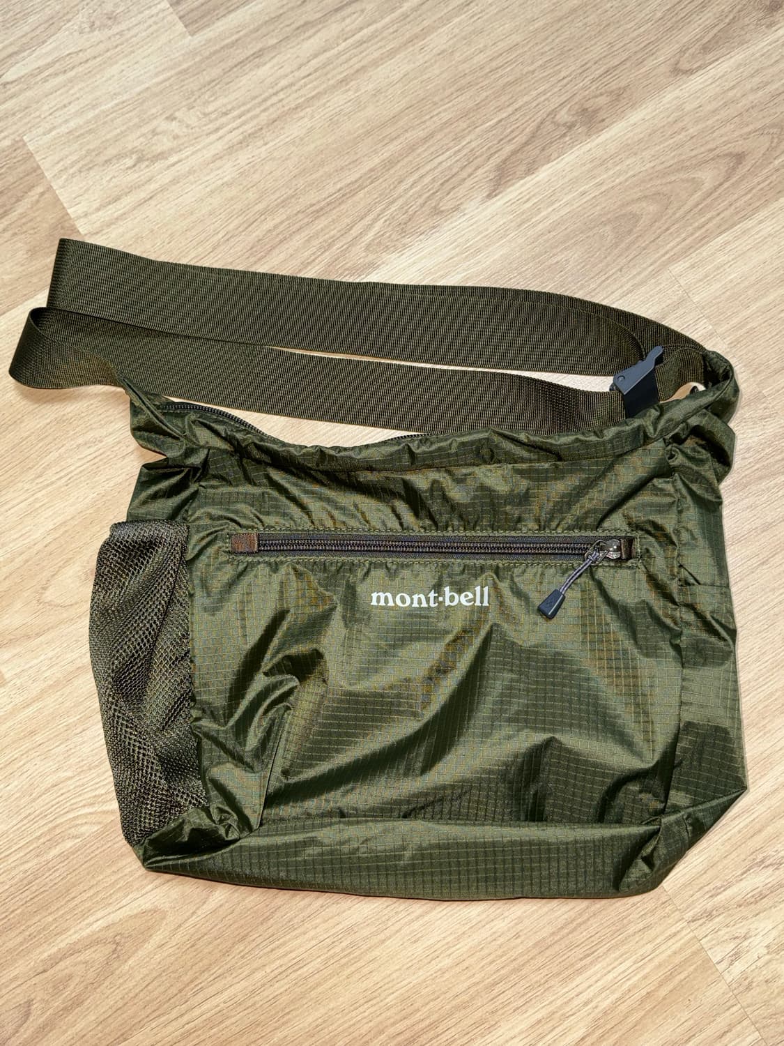 몽벨 포켓터블 라이트 숄더백 크로스백 S 카키 상품이미지2