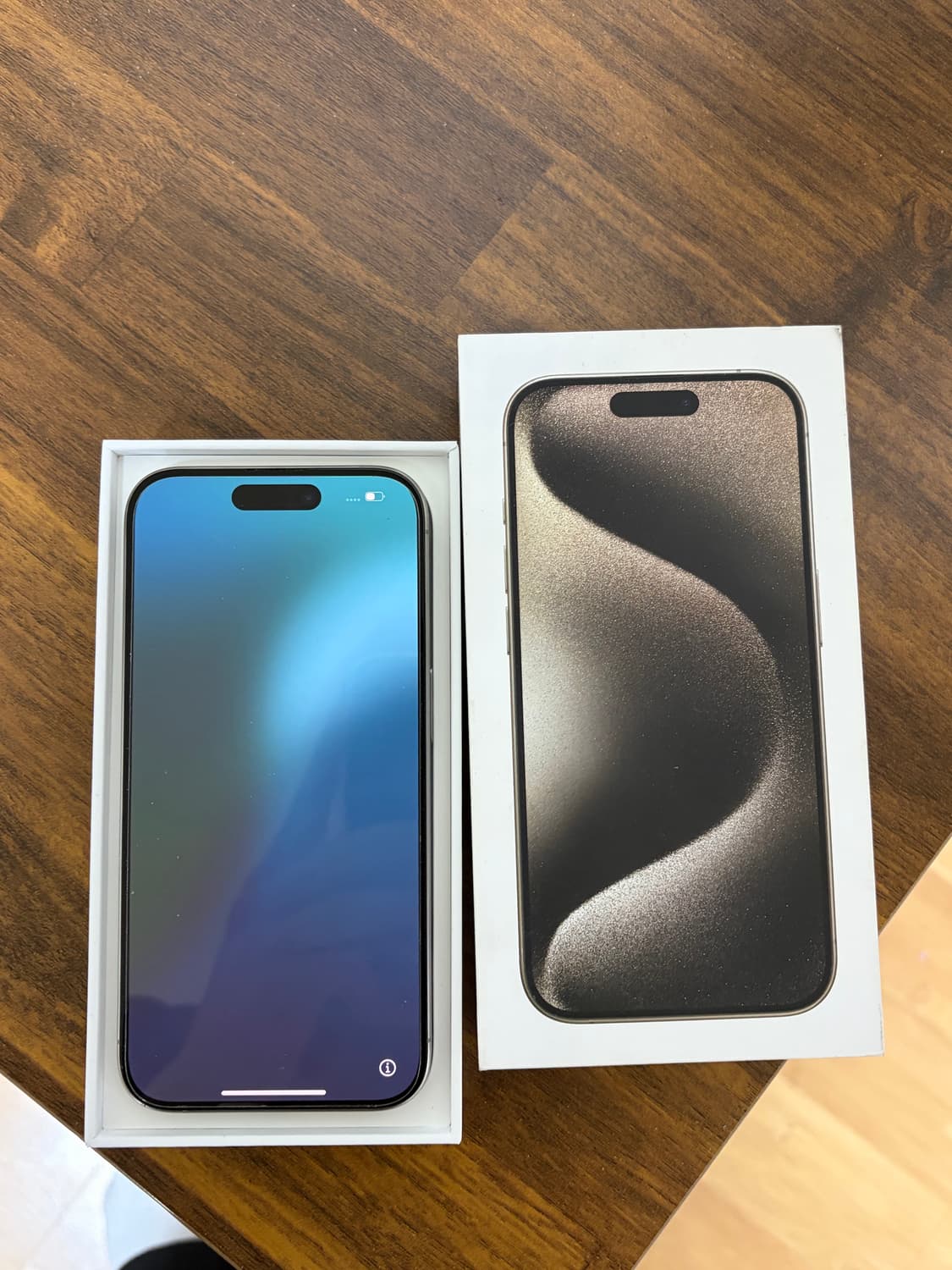 아이폰 15pro 네츄럴티타늄 128gb S급 상품이미지1
