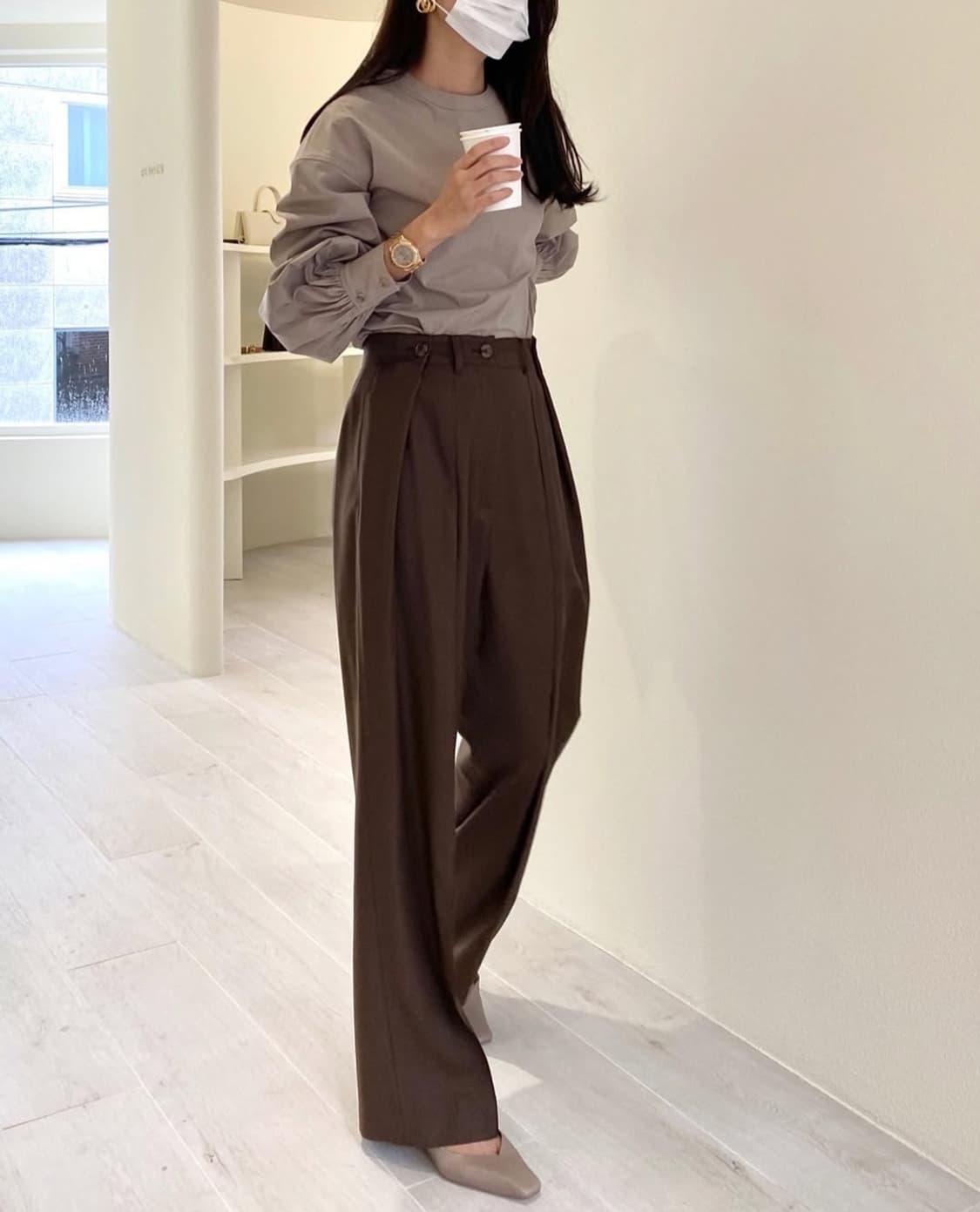 [엘보른] Button-detail Pleated Wool Slacks 상품이미지2