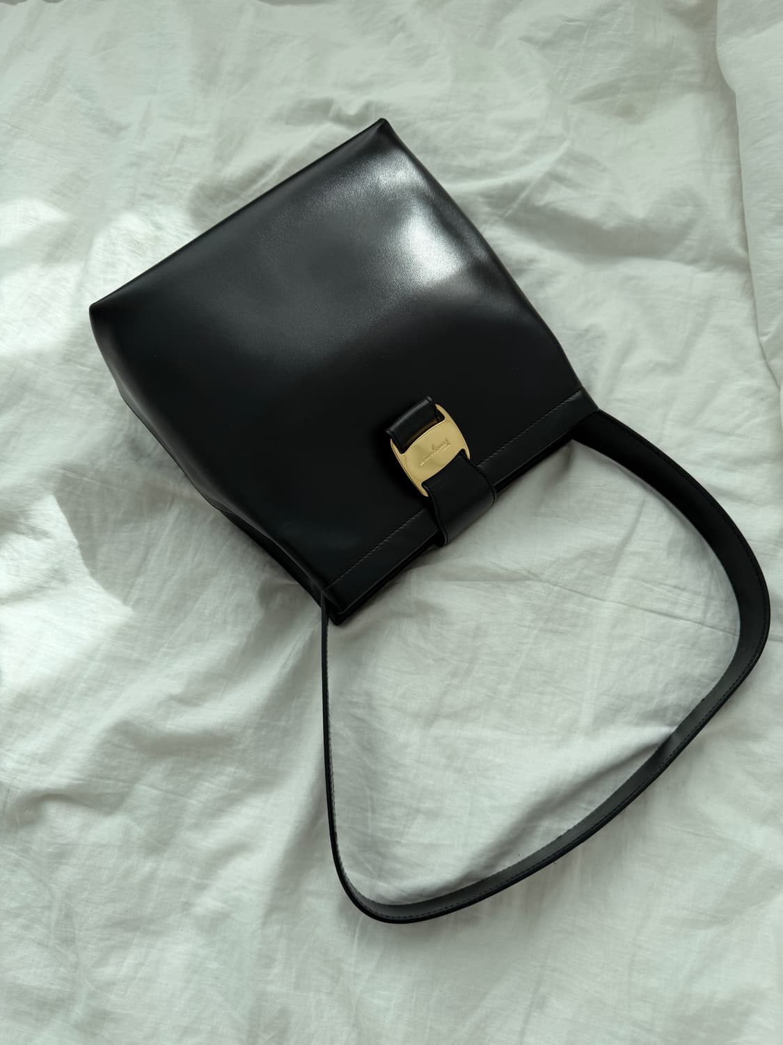 [Ferragamo] Black Leather Vara Shoulder  상품이미지3