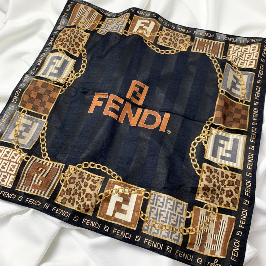 [정품] Fendi 펜디 로고 빈티지 쁘띠스카프 손수건 상품이미지1