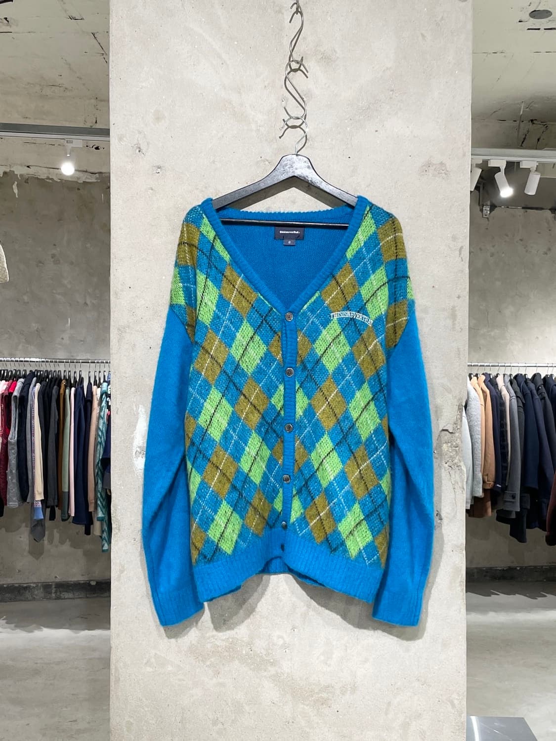 디스이즈네버댓 사파이어 아가일 아크릴 가디건 상품이미지1