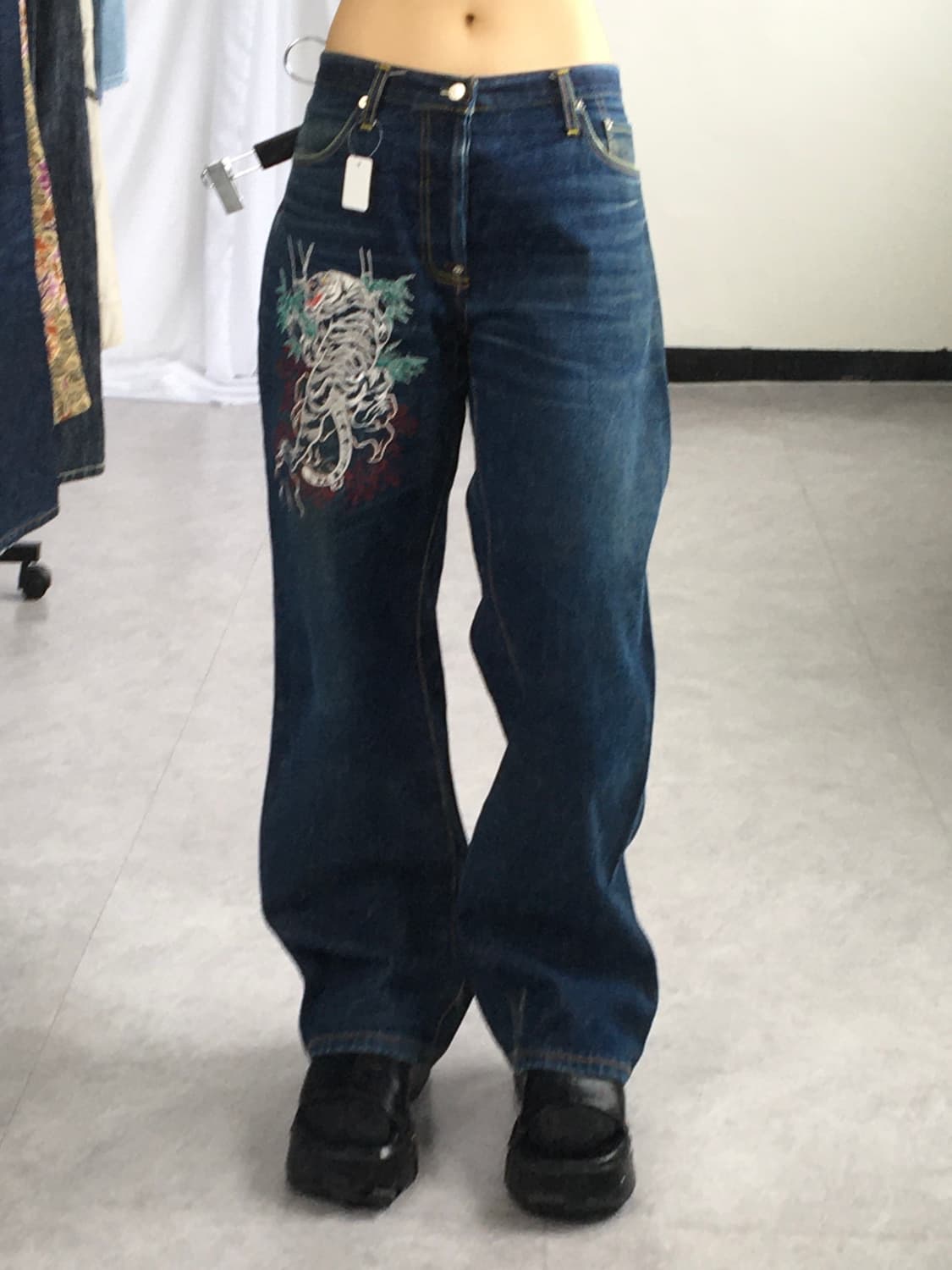 Oriental needle work denim pants 상품이미지1