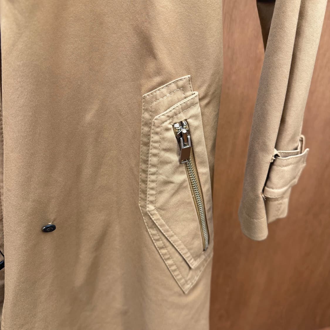 SJSJ 트렌치 코트 언밸런스 플랩 더블 여밈 디테일 베이지 상품이미지6