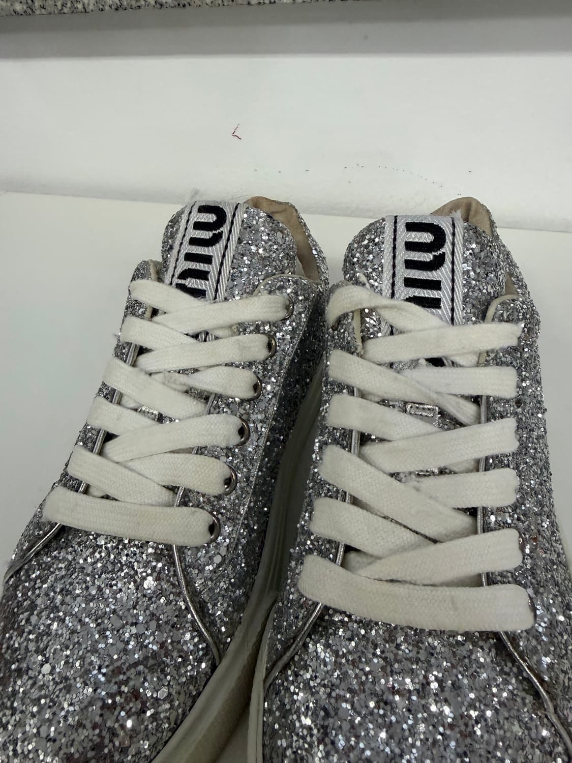 정품) 미우미우 실버 글리터 스니커즈 37  상품이미지4