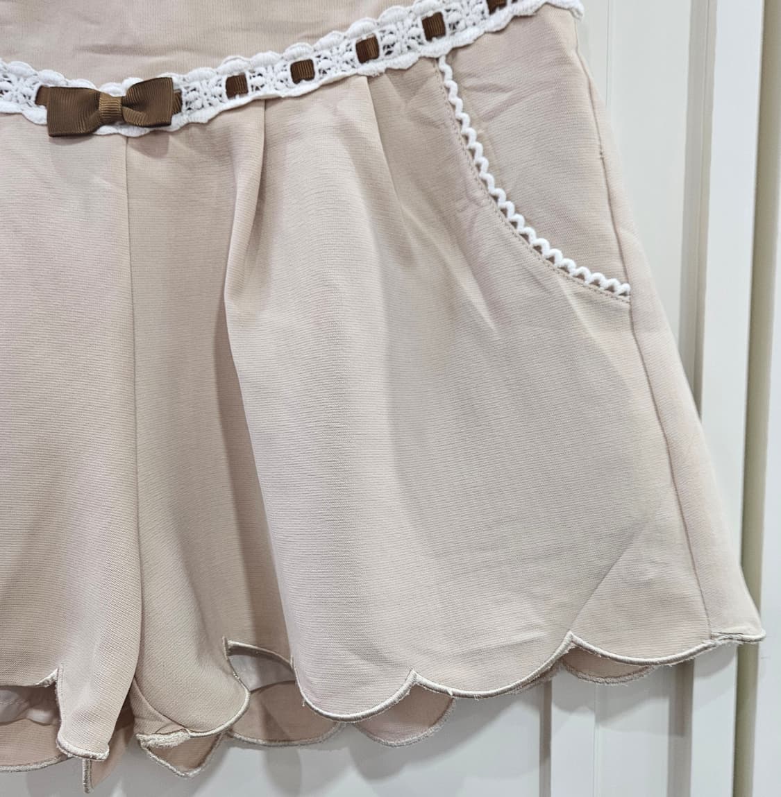 앙크루즈(Ank Rouge) 밀크초코라떼 레이스 큐롯 팬츠 상품이미지4