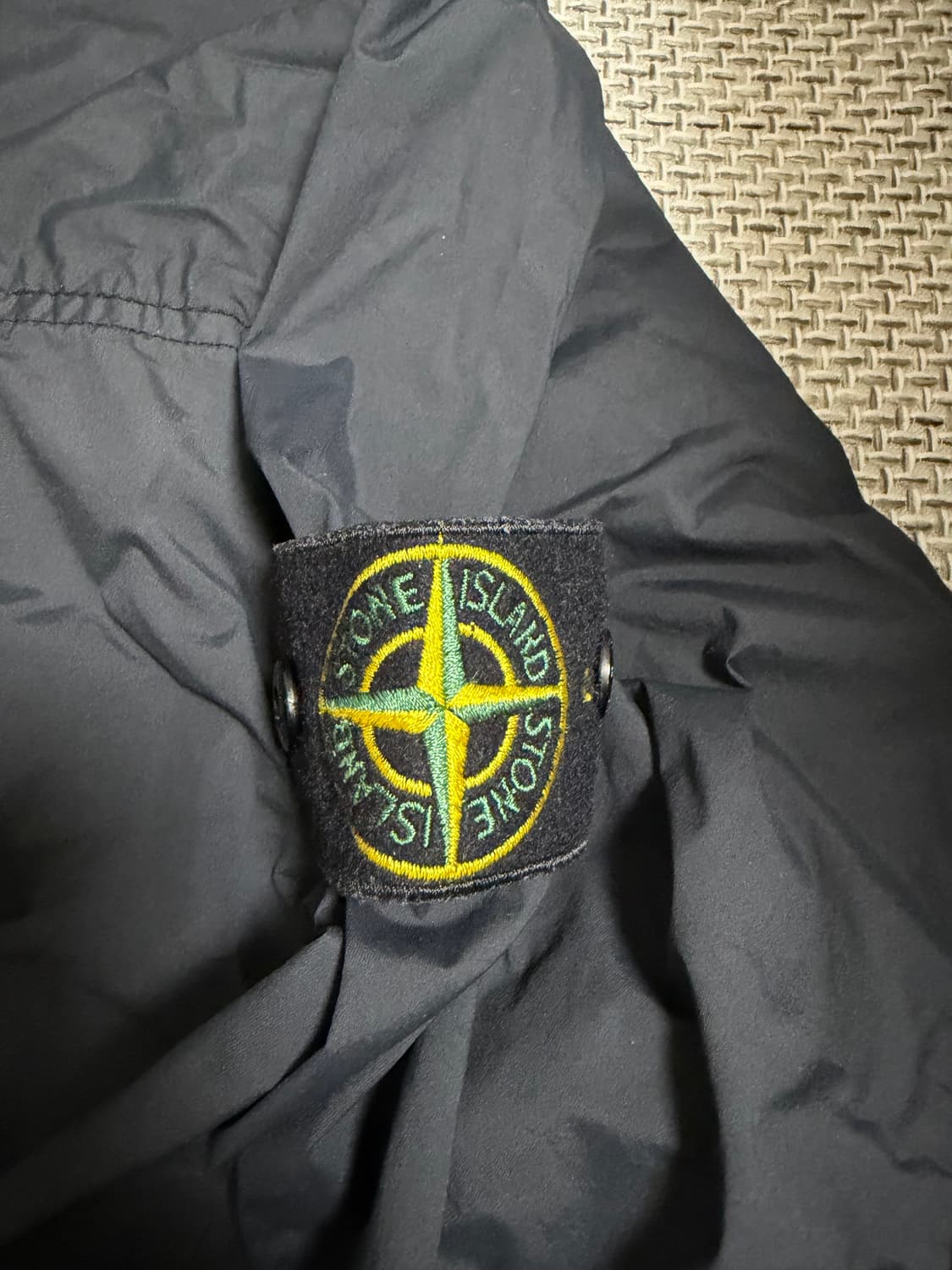 [25ss/새상품급]스톤아일랜드 스킨터치 나일론 tc 바람막이 블랙 L 상품이미지2