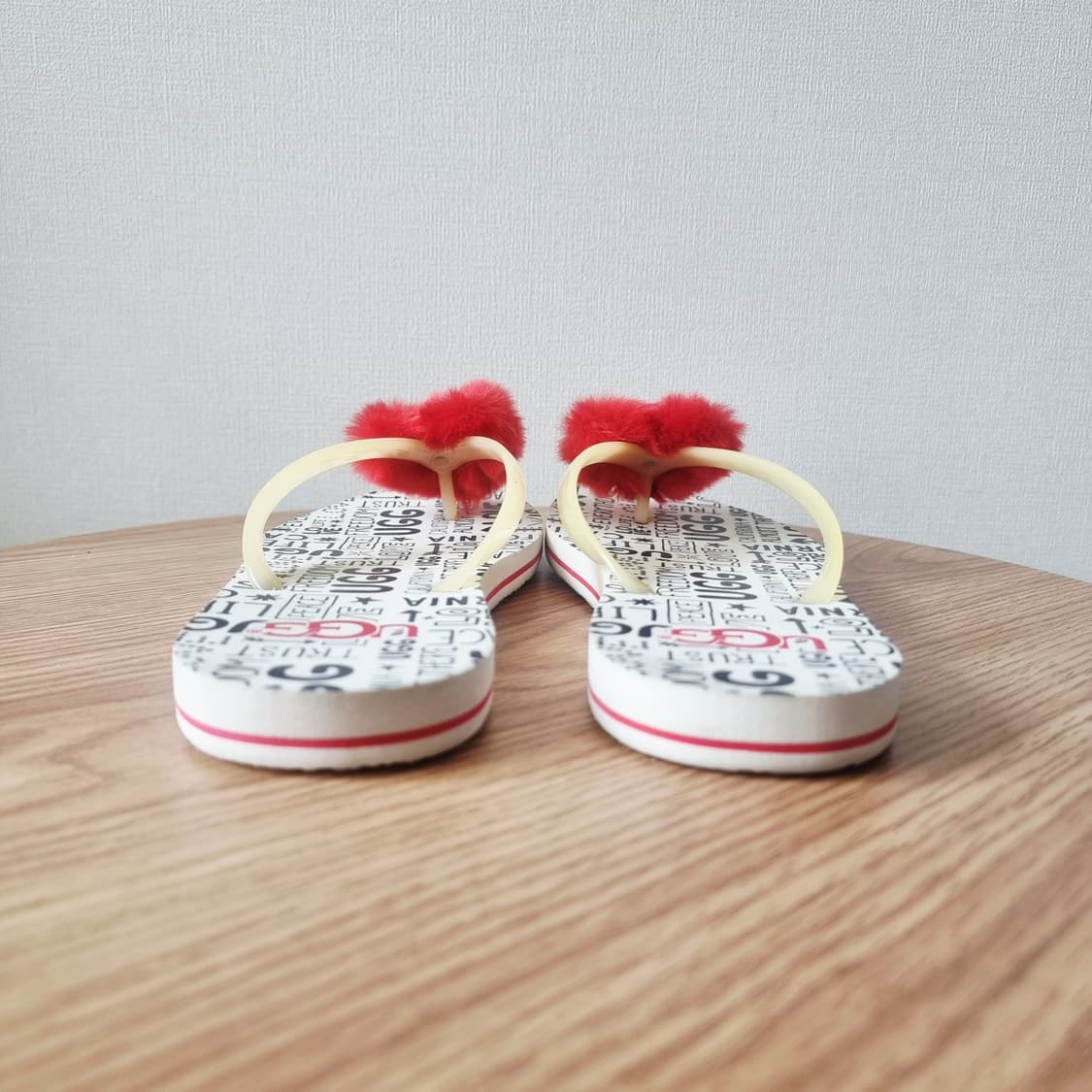 UGG 어그 하트폼폼이 플립플랍 쪼리 샌들 슬리퍼 (240/7) 상태최상 상품이미지6