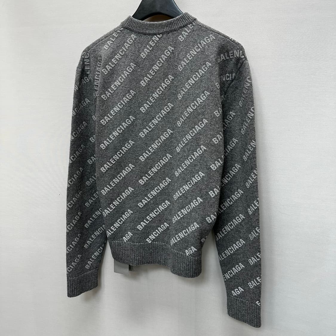 발렌시아가 미니 올 오버 로고 니트(크롭핏) 상품이미지5