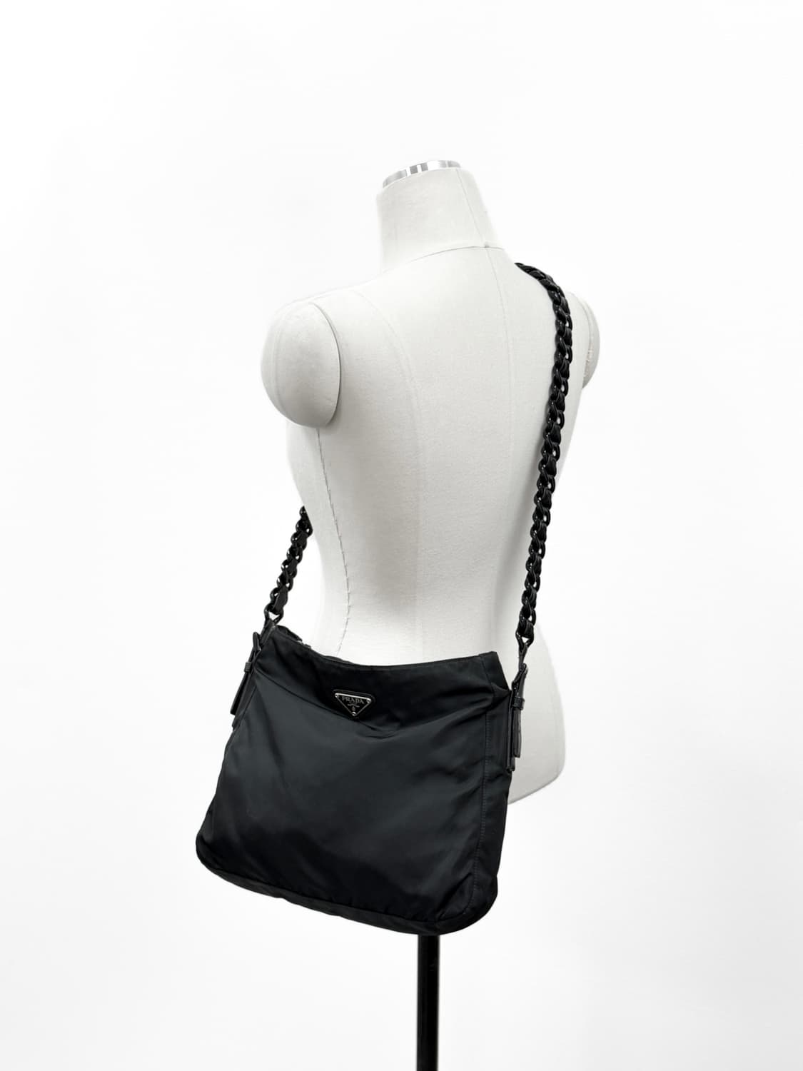 프라다 나일론 플라스틱 체인 크로스백 상품이미지3