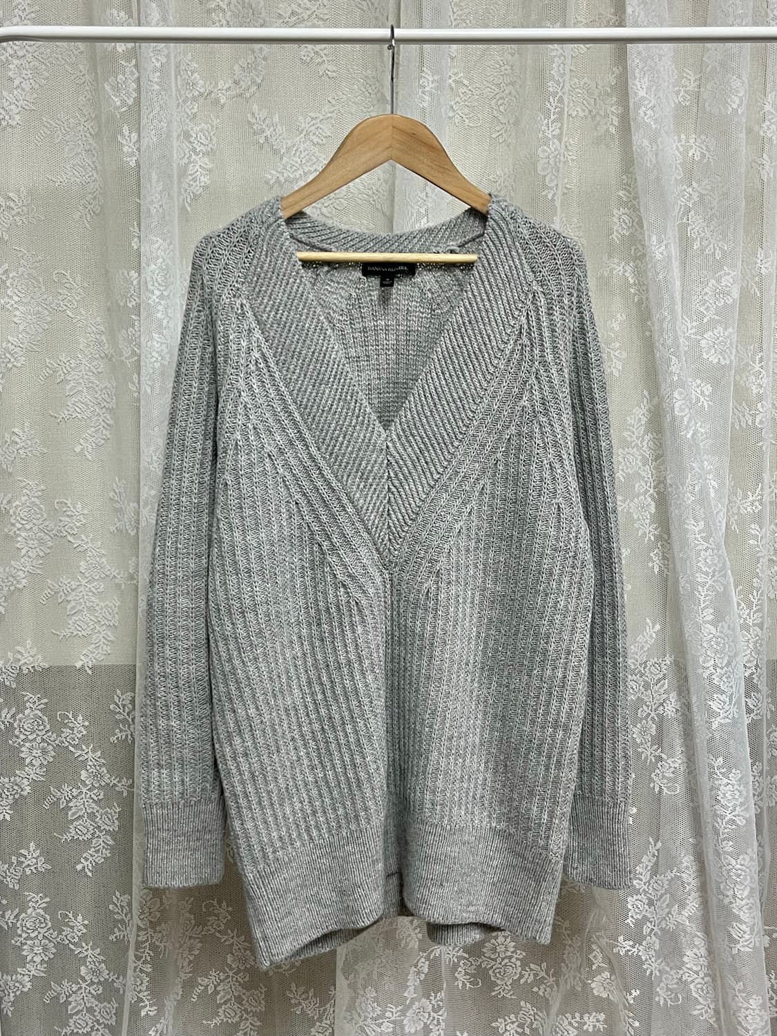 S) 바나나 리퍼블릭 브이넥 알파카 루즈핏 니트 그레이 상품이미지1