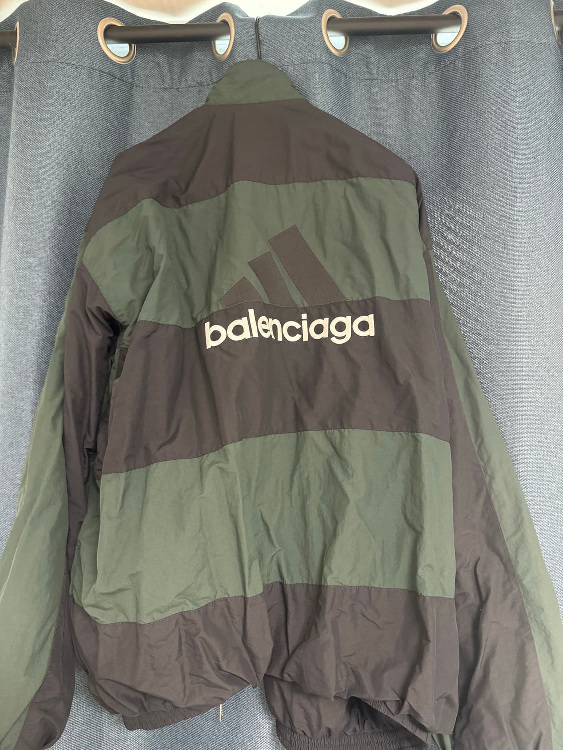 2size) 발렌시아가 x 아디다스 리버시블 패딩 자켓 그린 상품이미지5