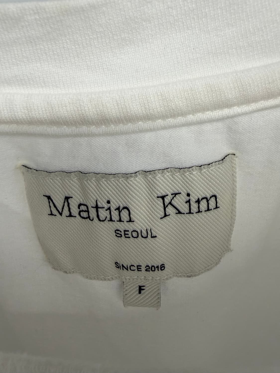 마뗑킴 MATIN KIM THIN TYPO TOP 씬타이포 반팔티 상품이미지3