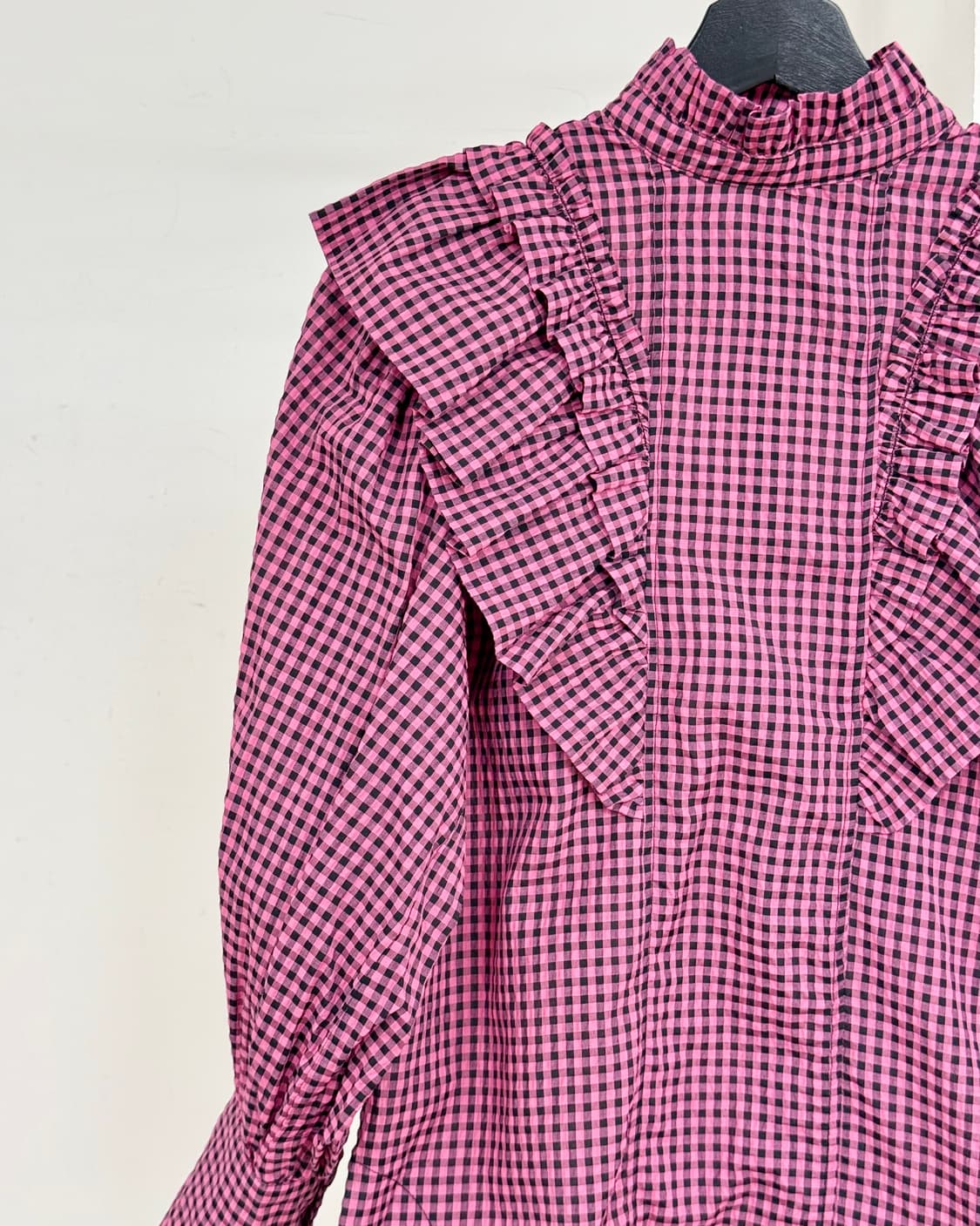 가니 핑크 러플 징햄 쉬어서커 블라우스 상품이미지3